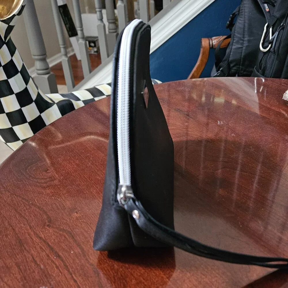 NEW KNESKO SKIN BLACK OBSIDIAN GEMSTONE FACE FACIAL ROLLER & TRAVEL STORAGE BAG